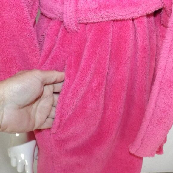 KATE SPADE Plush Robe, M, Bold Pink, Wrap Front, Sash Belt, Fuzzy, Washable - Picture 11 of 14